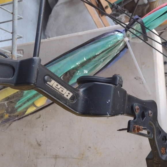 Bear Brave Black Compound Bow - Picture 2 of 4